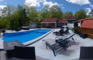 Luxury Poolside Suite with Views + Private Hot Tub - Bucksport - 7