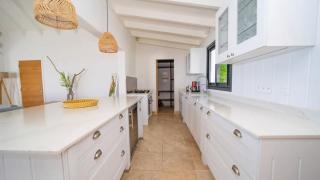 Refreshing Grand Villa near Shops and Beaches - 7