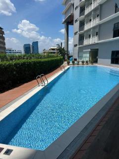 The Luxe Haven Makati - Manila - 6