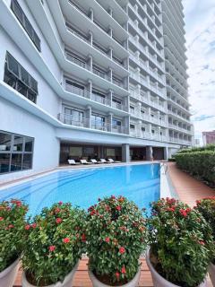 The Luxe Haven Makati - Manila - 9