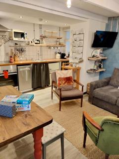 Farmhand Cottage - Narberth - 6