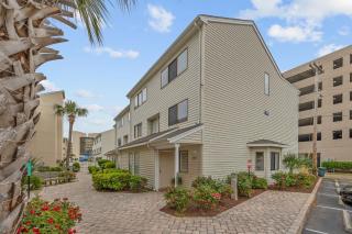 Sea Therapy Private Patio Half Block to Sea - Myrtle Beach - 5