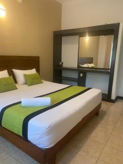 Waterfront Hotel Kandy - 7