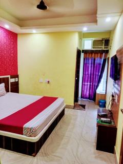 Hotel Near Golden Beach And Temple - Hotel SaSHi Puri, Air-Conditioned-with-wifi-and Parking Facilities - Puri - 6