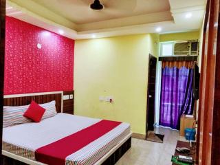 Hotel Near Golden Beach And Temple - Hotel SaSHi Puri, Air-Conditioned-with-wifi-and Parking Facilities - Puri - 9