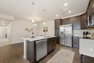 Northfield Hideaway, King Suite, EV, Pet-Friendly - 3