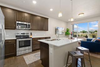 Northfield Hideaway, King Suite, EV, Pet-Friendly - 2