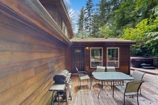 The Whale House - Carpenterville - 7