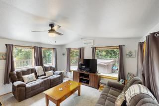 The Whale House - Carpenterville - 6