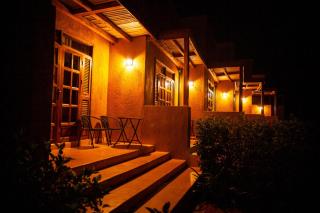Hotel - - 4