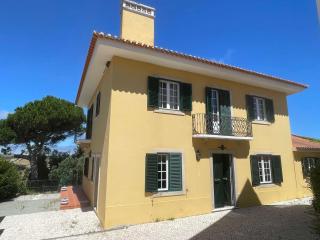 Elegant Villa Mello with Beautiful Outdoor Area - Lourinhã - 0