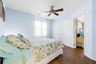 Cozy Beach Cottage, Steps to Ocean & Shops by myBeach Vacation Rentals - Myrtle Beach - 9