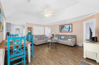 Cozy Beach Cottage, Steps to Ocean & Shops by myBeach Vacation Rentals - Myrtle Beach - 6