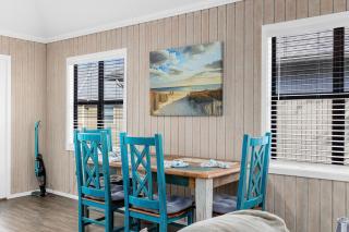 Cozy Beach Cottage, Steps to Ocean & Shops by myBeach Vacation Rentals - Myrtle Beach - 3