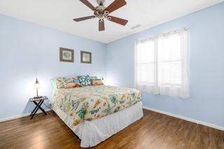 Cozy Beach Cottage, Steps to Ocean & Shops by myBeach Vacation Rentals - Myrtle Beach - 2