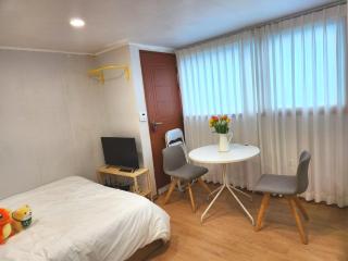 1 minute walk from Sookdae Station Near Seoul Station South Area Gamseong Accommodation Urban Nest31 next to Teahouse Road - 0