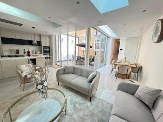 The Grand Royal Kilburn House - 4BR/3BR w Parking - Londra - 0