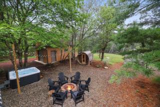 4 Br Mtn Cabin Sauna Hot Tub Fire Pit Putt Putt - Albrightsville - 4