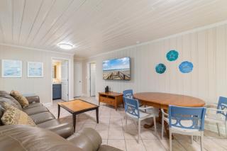 Modern Coastal Comfort Near the Ocean - Myrtle Beach - 3