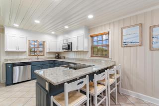 Modern Coastal Comfort Near the Ocean - 2