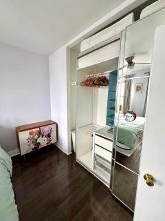 Sunny Jersey City 1BR, 25 min to NYC, 15min to EWR, King Bed, Hammock & Park Views - Jersey City - 7