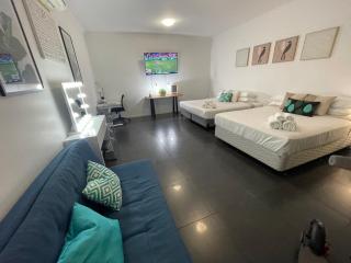 Private unit in Whitehaven Crescent - Cannonvale - 0