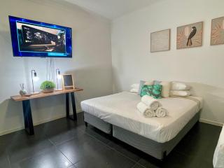 Private unit in Whitehaven Crescent - Cannonvale - 7