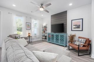 Spacious 4-Bed Oasis with Games, Beach Gear, Sleeps 10 - Myrtle Beach - 0