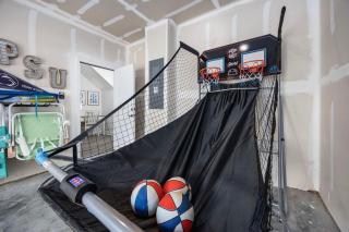 Spacious 4-Bed Oasis with Games, Beach Gear, Sleeps 10 - Myrtle Beach - 9