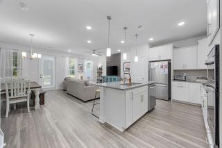 Spacious 4-Bed Oasis with Games, Beach Gear, Sleeps 10 - Myrtle Beach - 4
