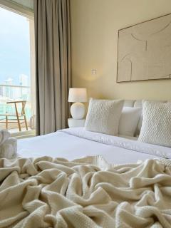 Luxury Boho Retreat Serene Lagoon Views - Abu Dhabi - 8