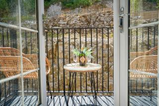 Rock Mill 2 Bed Apartment 12 - Stoney Middleton - 8
