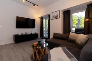 Loris Studio - Binz - 2