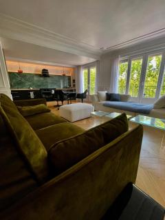 Apparemment luxueux niché dans les arbres - 9