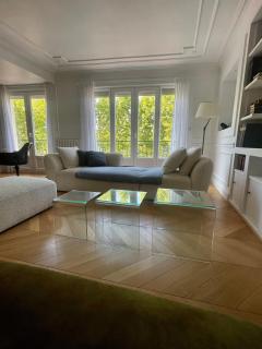 Apparemment luxueux niché dans les arbres - 8