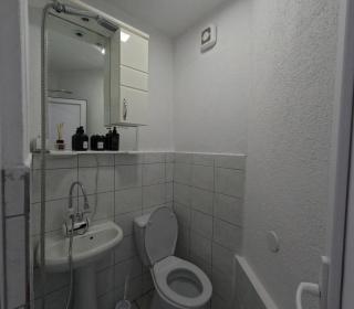 Globe Apartments - 4