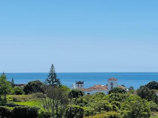On a Quiet Street Near the Sea - Lagoa - 7