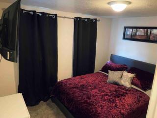 Downtown 2BR Gem: Near Soaring Eagle & Downtown - Mount Pleasant - 5