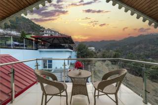 The Himalyan Mansion I Vacations l Pet friendly & Serviced Villa I Open Air Lawn & Pvt Pool I Kasauli By Exotic Stays - Kasauli - 2