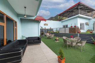 The Himalyan Mansion I Vacations l Pet friendly & Serviced Villa I Open Air Lawn & Pvt Pool I Kasauli By Exotic Stays - Kasauli - 3