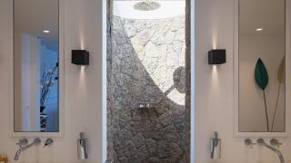 Spacious Villa with Exceptional Ocean View - 5