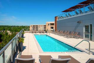 The Perfect Blend of Style and Comfort - Arlington - 2
