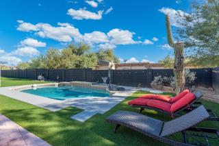 Serene Scottsdale Golf Pool Pickleball Games - Scottsdale - 1
