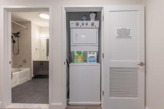 Opulence in Olive with Free Parking, 2 BR 2 baths Suite, 5 beds and Sleeps 8 - Orange - 3