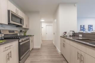 Opulence in Olive with Free Parking, 2 BR 2 baths Suite, 5 beds and Sleeps 8 - Orange - 5