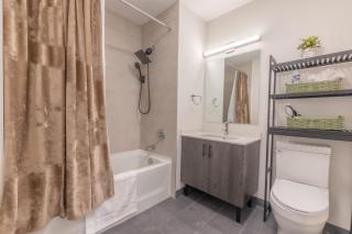 Opulence in Olive with Free Parking, 2 BR 2 baths Suite, 5 beds and Sleeps 8 - Orange - 6