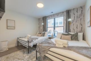 Opulence in Olive with Free Parking, 2 BR 2 baths Suite, 5 beds and Sleeps 8 - Orange - 8