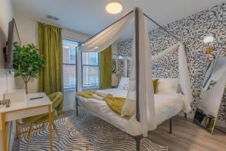 Opulence in Olive with Free Parking, 2 BR 2 baths Suite, 5 beds and Sleeps 8 - Orange - 9
