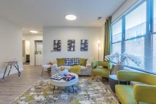 Opulence in Olive with Free Parking, 2 BR 2 baths Suite, 5 beds and Sleeps 8 - Orange - 4