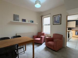 Fabulous Central Belfast Large 4 Bedroom Townhouse - Off Street Parking - Belfast - 1